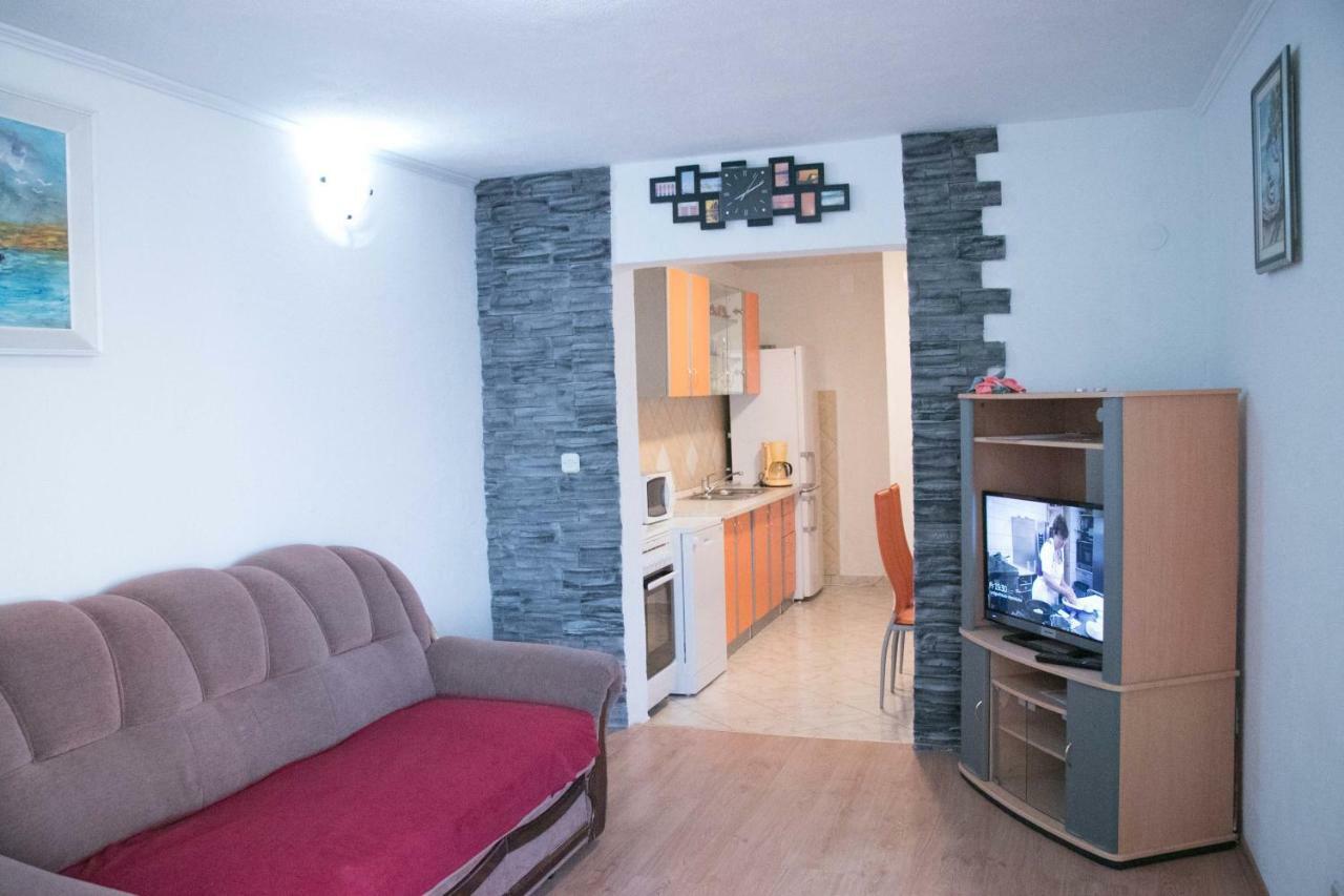 Apartment Lorena Sevid Exteriör bild